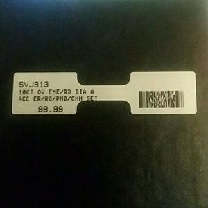 10Kt Gold Emerald Diamond Set